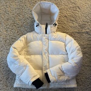 White Aritzia Super Puff Shorty